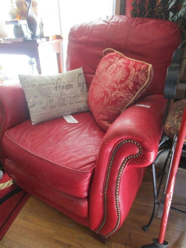 lot 9002 image: Leather Arm Chair