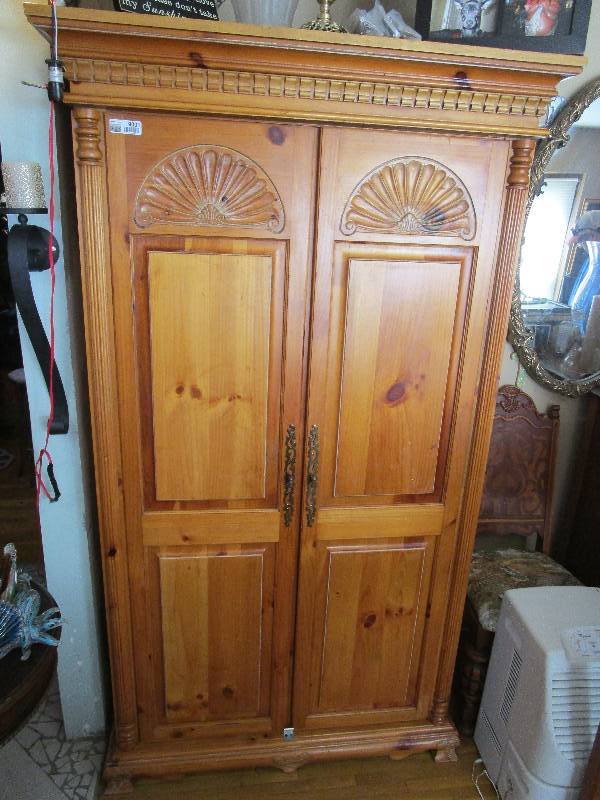 lot 9001 image: Beautiful Armoire