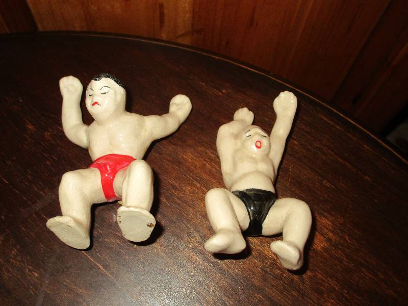 lot 9048 image: Ceramic Sumo Wrestlers Mini