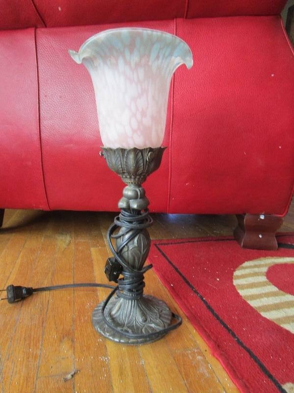lot 9068 image: Table Lamp