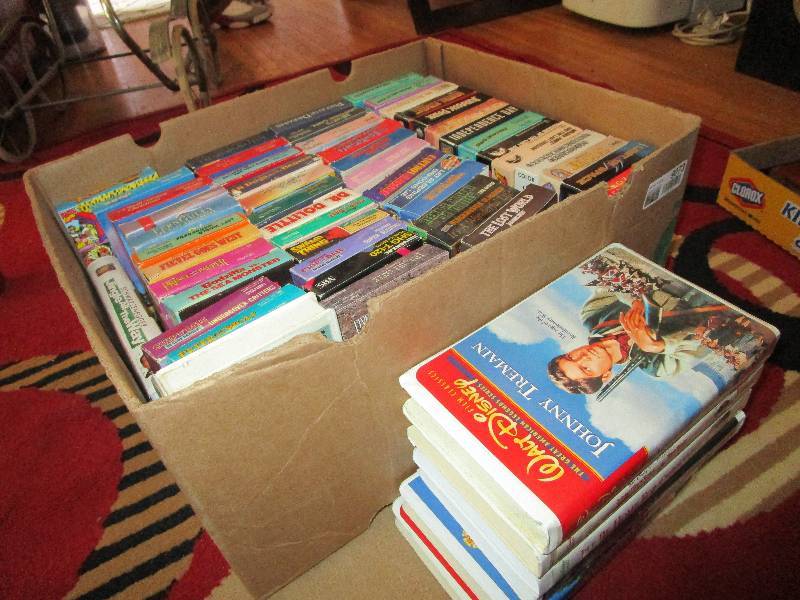 lot 9076 image: Large Lot of VHS Tapes