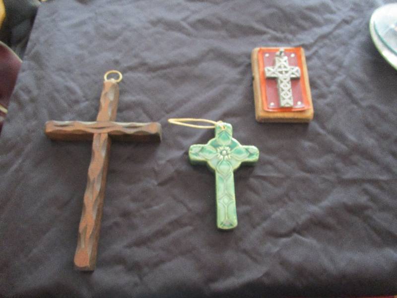 lot 9077 image: Lot of Crosses