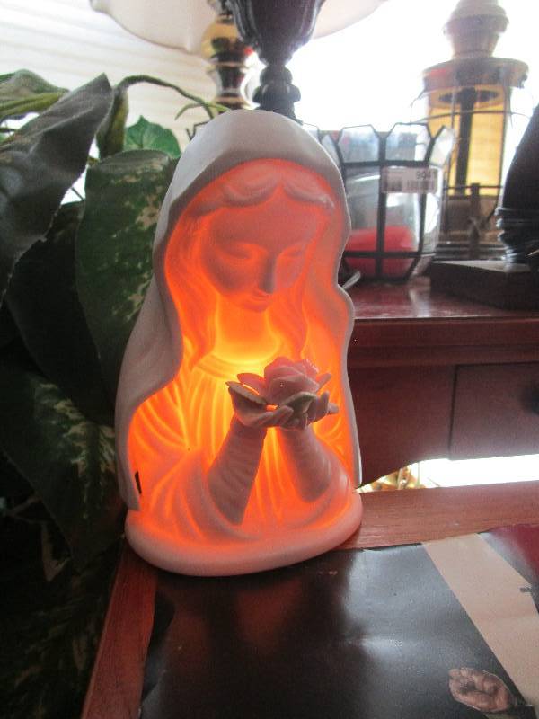 lot 9078 image: Religious Table Light