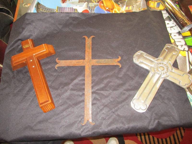 lot 9551 image: Lot of Crosses