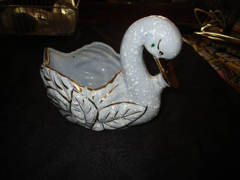 lot 9083 image: Richardson 23k Swan