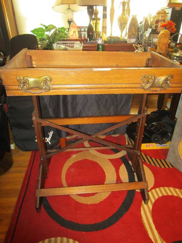 lot 9145 image: Art Stand
