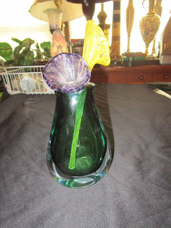 lot 9146 image: Blown Glass Vase