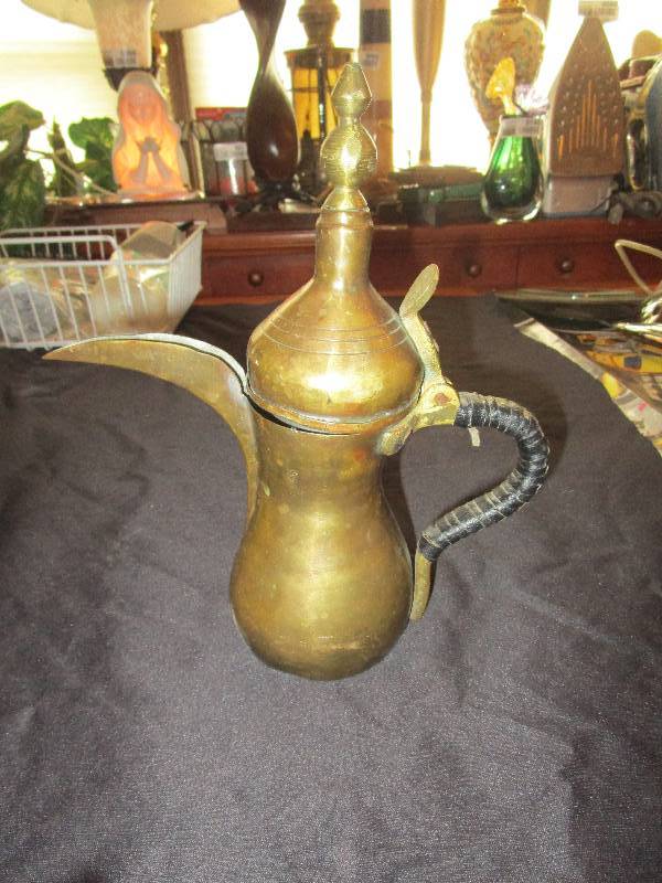 lot 9147 image: Brass Teapot