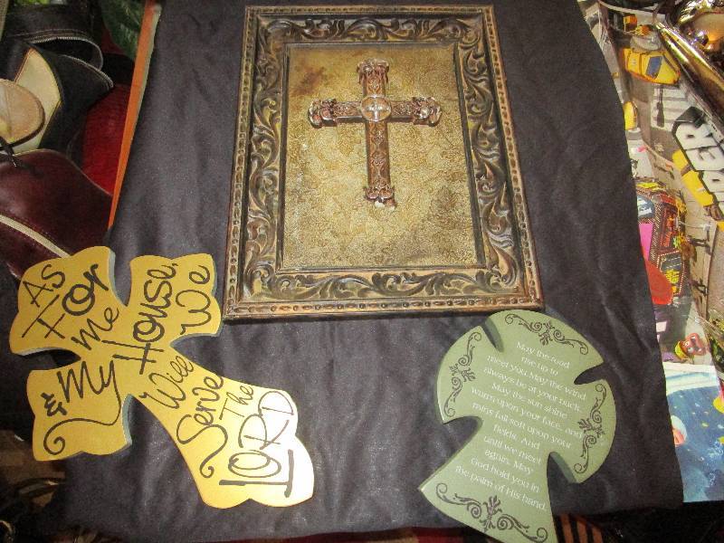 lot 9151 image: Lot of Crosses