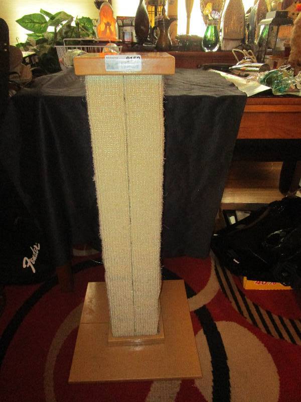 lot 9152 image: Cat Scratching Pole