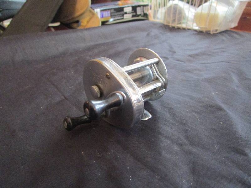 lot 9160 image: Shakespeare Fishin Reel