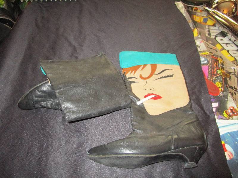 lot 9163 image: Smokin Chick Boots