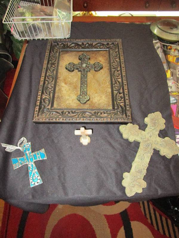lot 9168 image: Lot of Crosses