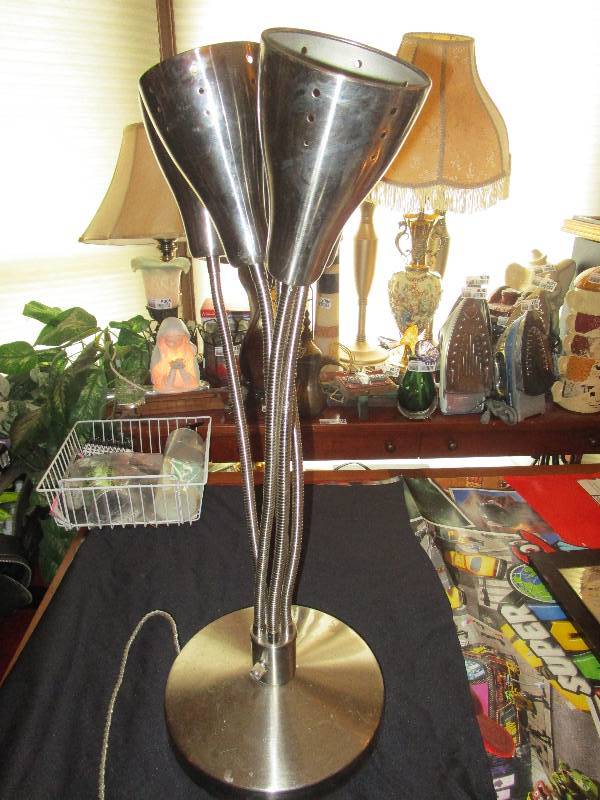 lot 9178 image: Table Lamp Needs to be Wired