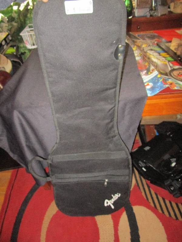 lot 9179 image: Fender Guitar Bag
