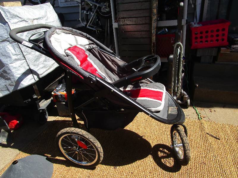 lot 9188 image: Baby Stroller