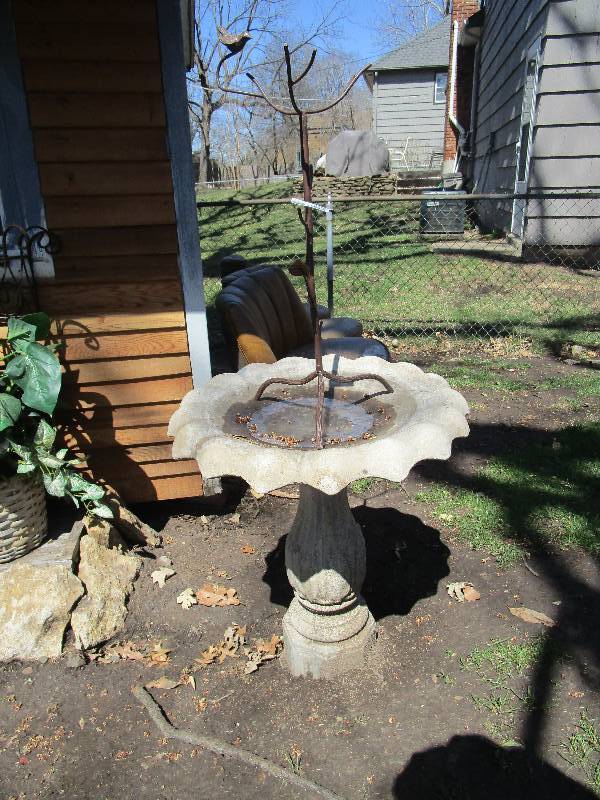lot 9186 image: Birdbath