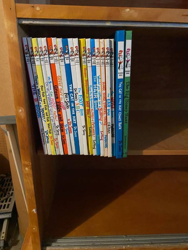lot 191 image: Cat and the hat books and Bernstein bears books lot