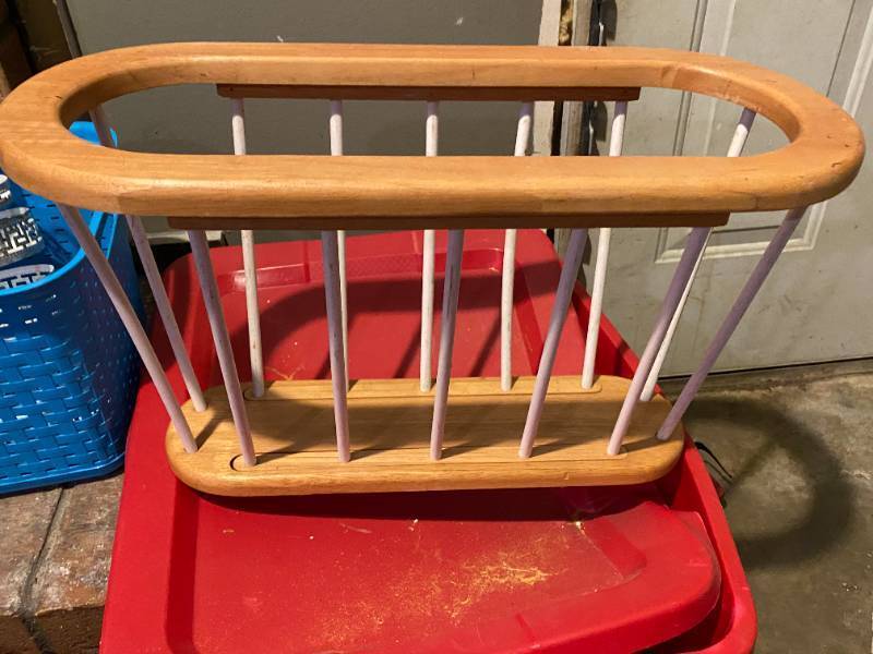 lot 263 image: Magazinestorage basket