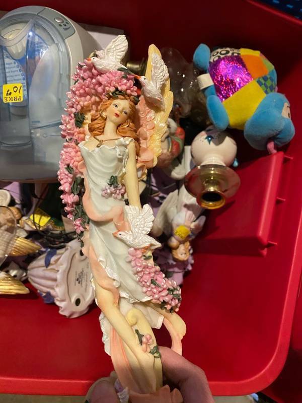lot 280 image: Tote full of collectible figurines and decor