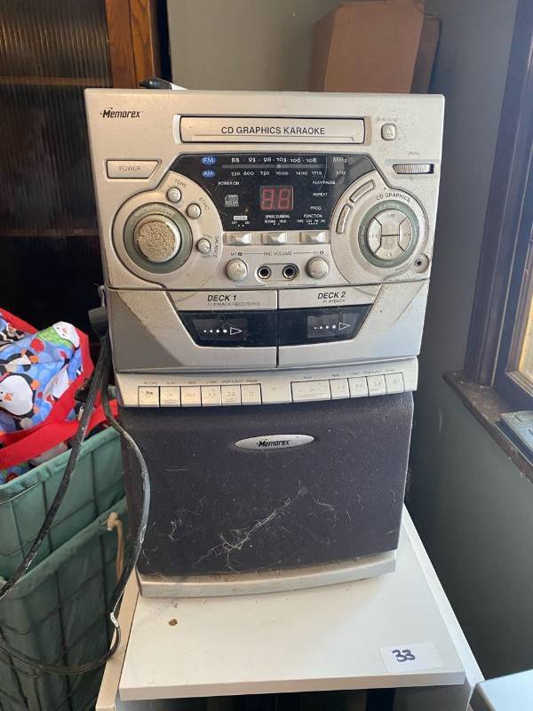 lot 322 image: Memorex Karaoke Machine