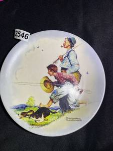 lot 2546 image: Norman Rockwell collector plate