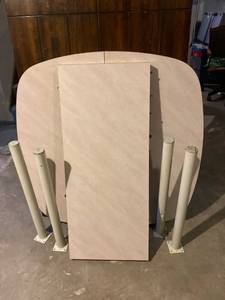 lot 2686 image: Vintage laminate table with leaf