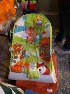 lot 2695 image: Baby bouncy chair