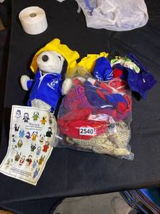 lot 2703 image: Vintage snoopy with several outfits