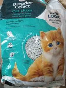 lot 3960 image: Breeder Celect Cat Litter