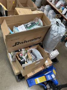 lot 4066 image: Pallet of misc items in various conditions