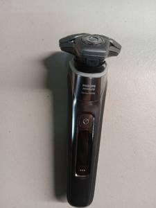lot 4183 image: Philips Norelco Series 9000 Electric Shaver