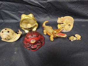lot 337 image: Vintage Animal Figurine Collection