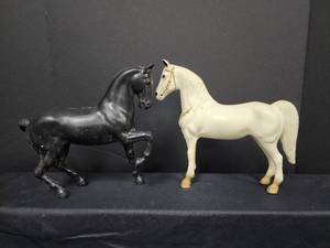 lot 360 image: Vintage 1958 Black Fury King of the Wild Horse Model #400 and Vintage Possible Breyer White Horse