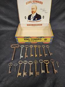 lot 239 image: Antique and Vintage Skeleton Keys