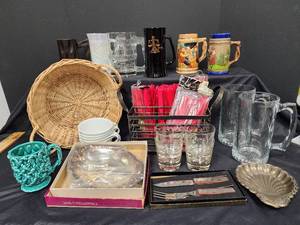 lot 265 image: Contents of Table