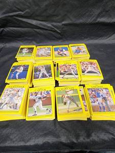 lot 267 image: 1991 Fleer Baseball Cards Collection - Yellow Border Set