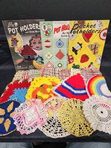 lot 283 image: Vintage Crochet Doily and Potholder Collection with Lily Design Book