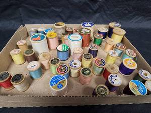 lot 284 image: Vintage Sewing Thread Collection - Mixed Brands