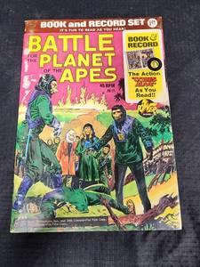 lot 319 image: RARE 1974 Planet of the Apes Book and Record Set PR-21