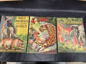 lot 321 image: Vintage 1950s Bonnie Books Jungle Coloring Book with Animal Studies
