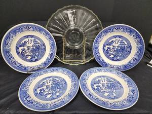 lot 106 image: Vintage Royal China Willow Ware Blue and White Plate
