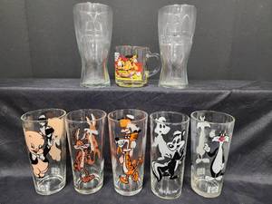 lot 107 image: Vintage 1970s Collectible Drinking Glasses