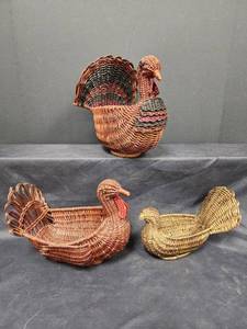 lot 109 image: Turkey Baskets