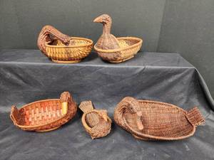 lot 110 image: Duck Wicker Baskets
