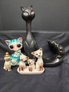 lot 117 image: Vintage Cat Figurine Collection
