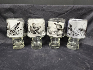 lot 118 image: Vintage Game Bird Drinking Glass Set