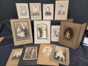 lot 122 image: Vintage Black and White Photographs