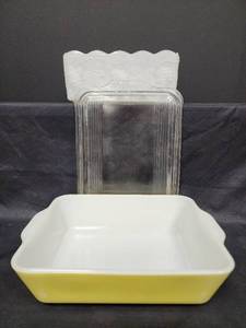 lot 187 image: Vintage Pyrex Yellow Space Saver Casserole Dish with Glass Lid