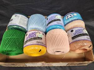 lot 424 image: Aunt Lydias Classic Crochet Thread Collection
